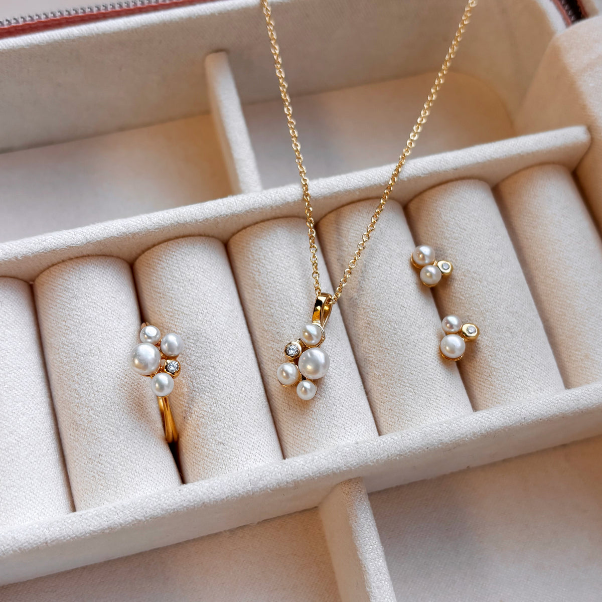 Øreringe i forgyldt sølv